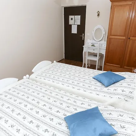 Pensión & Savonari 3*