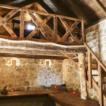 Pensión & Savonari 3*