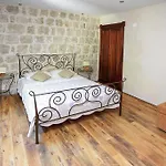 Guest house & Savonari