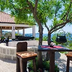 Guest house & Savonari