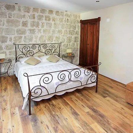 Guest house & Savonari