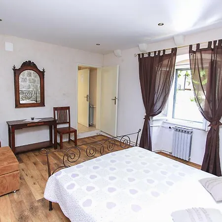 Guest house & Savonari 3*