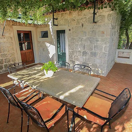 & Savonari Guest house