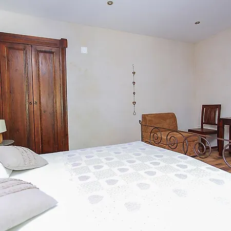 & Savonari Guest house