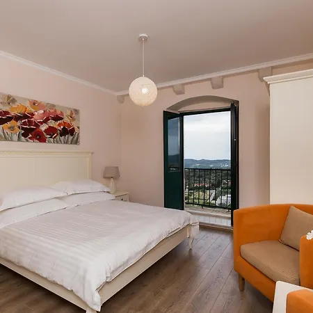 Πανσιόν & Savonari