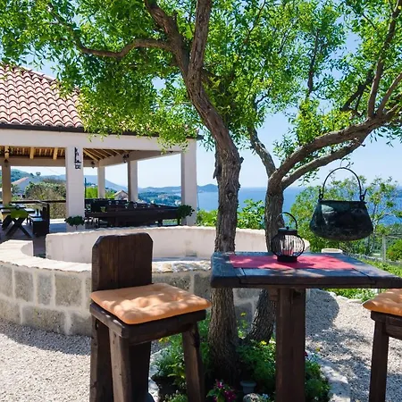 Πανσιόν & Savonari