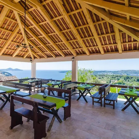 & Savonari Πανσιόν 3*