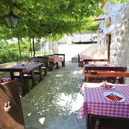 & Savonari Guest house